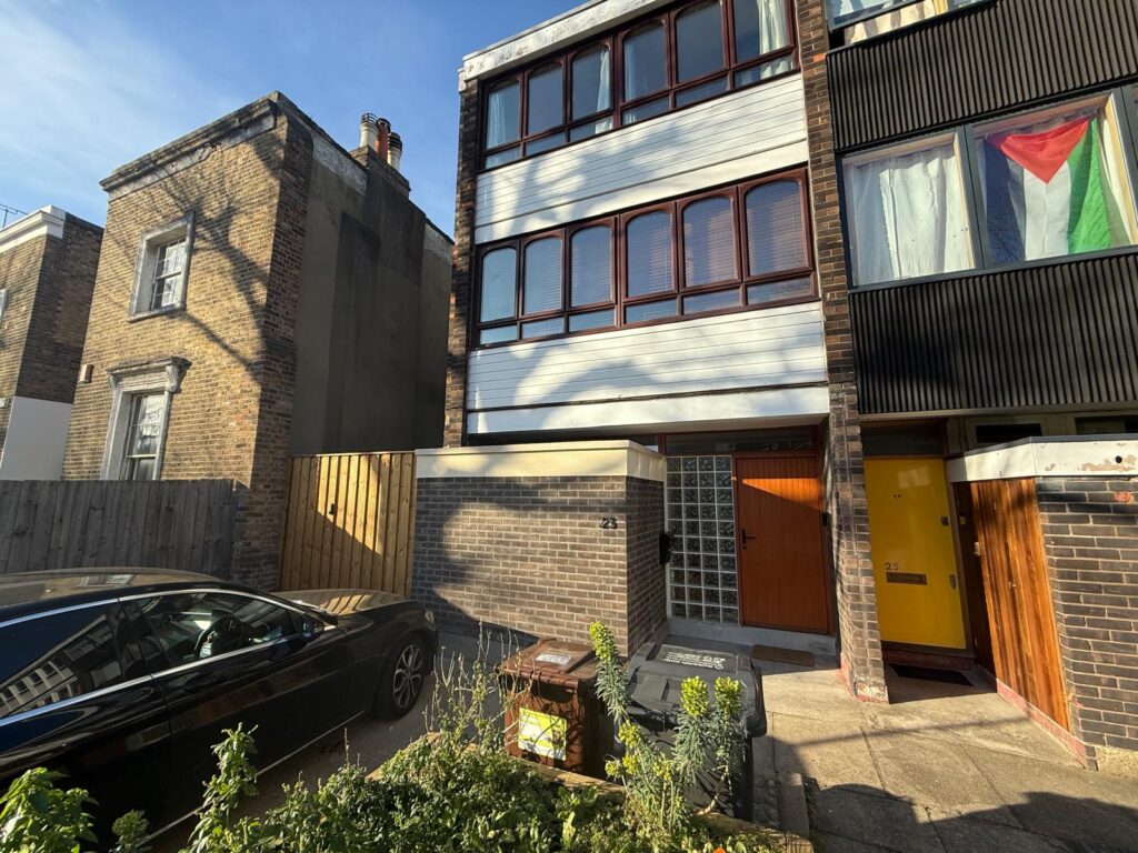Brownlow Road E8 Side and back extension front of the house, bathroom